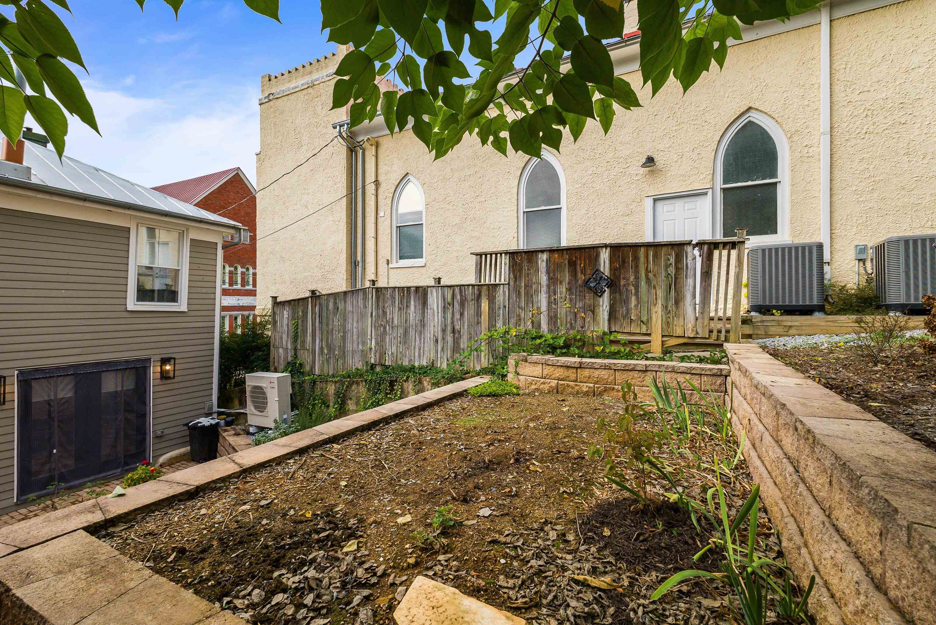 917 W BEVERLEY ST, STAUNTON, Virginia 22980, 3 Bedrooms Bedrooms, ,2 BathroomsBathrooms,Residential,917 W BEVERLEY ST,670124 MLS # 670124