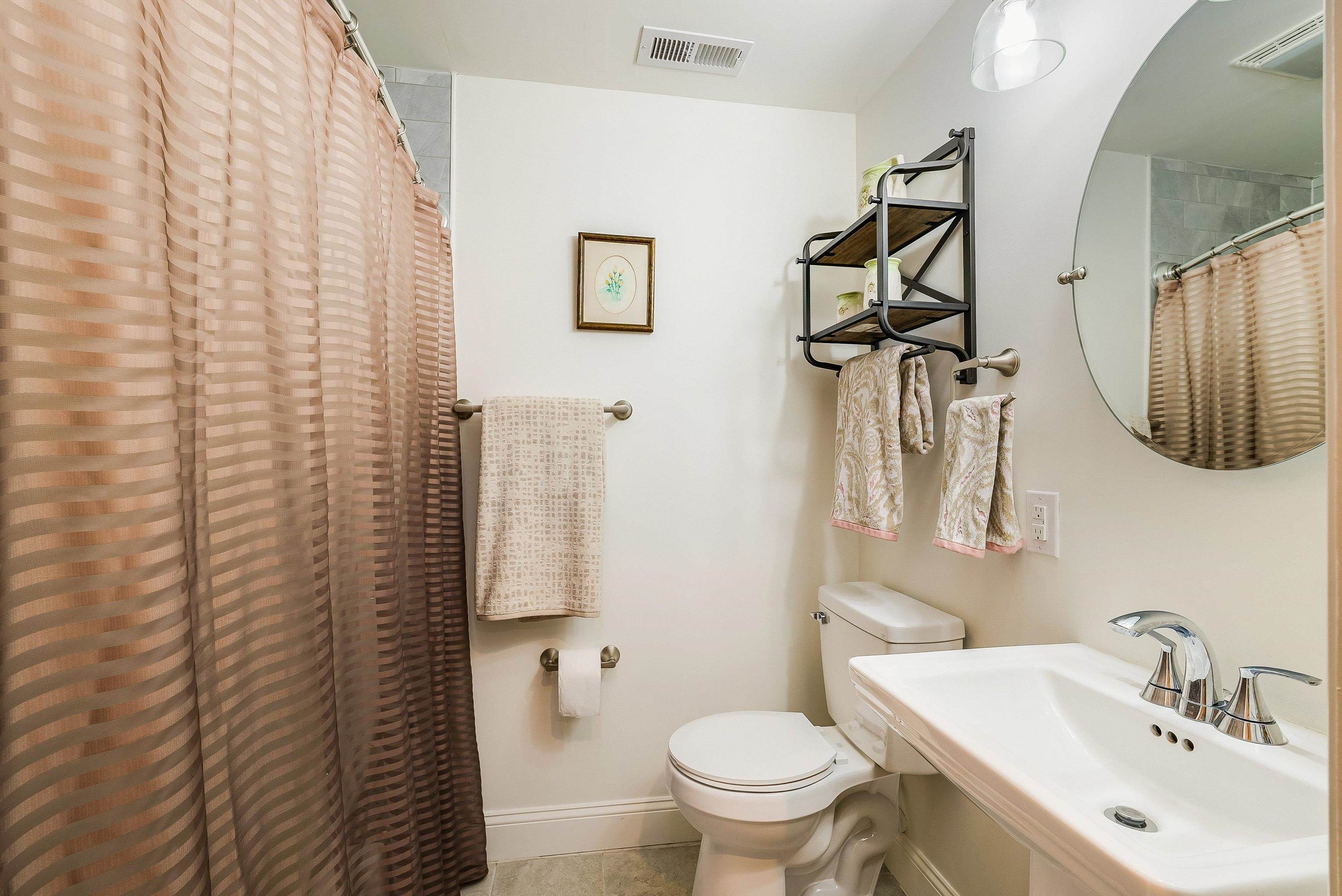 917 W BEVERLEY ST, STAUNTON, Virginia 22980, 3 Bedrooms Bedrooms, ,2 BathroomsBathrooms,Residential,917 W BEVERLEY ST,670124 MLS # 670124