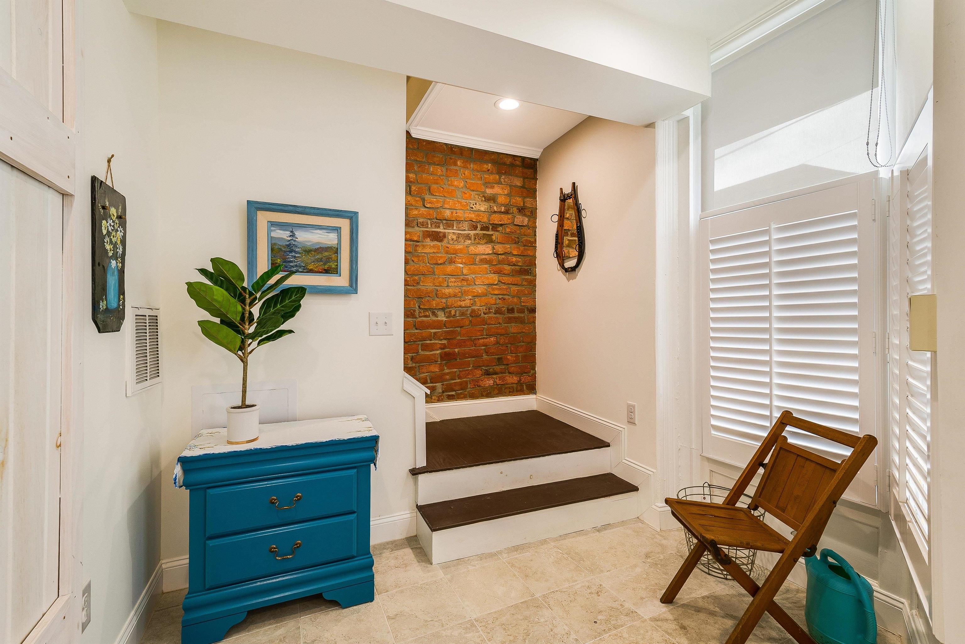 917 W BEVERLEY ST, STAUNTON, Virginia 22980, 3 Bedrooms Bedrooms, ,2 BathroomsBathrooms,Residential,917 W BEVERLEY ST,670124 MLS # 670124