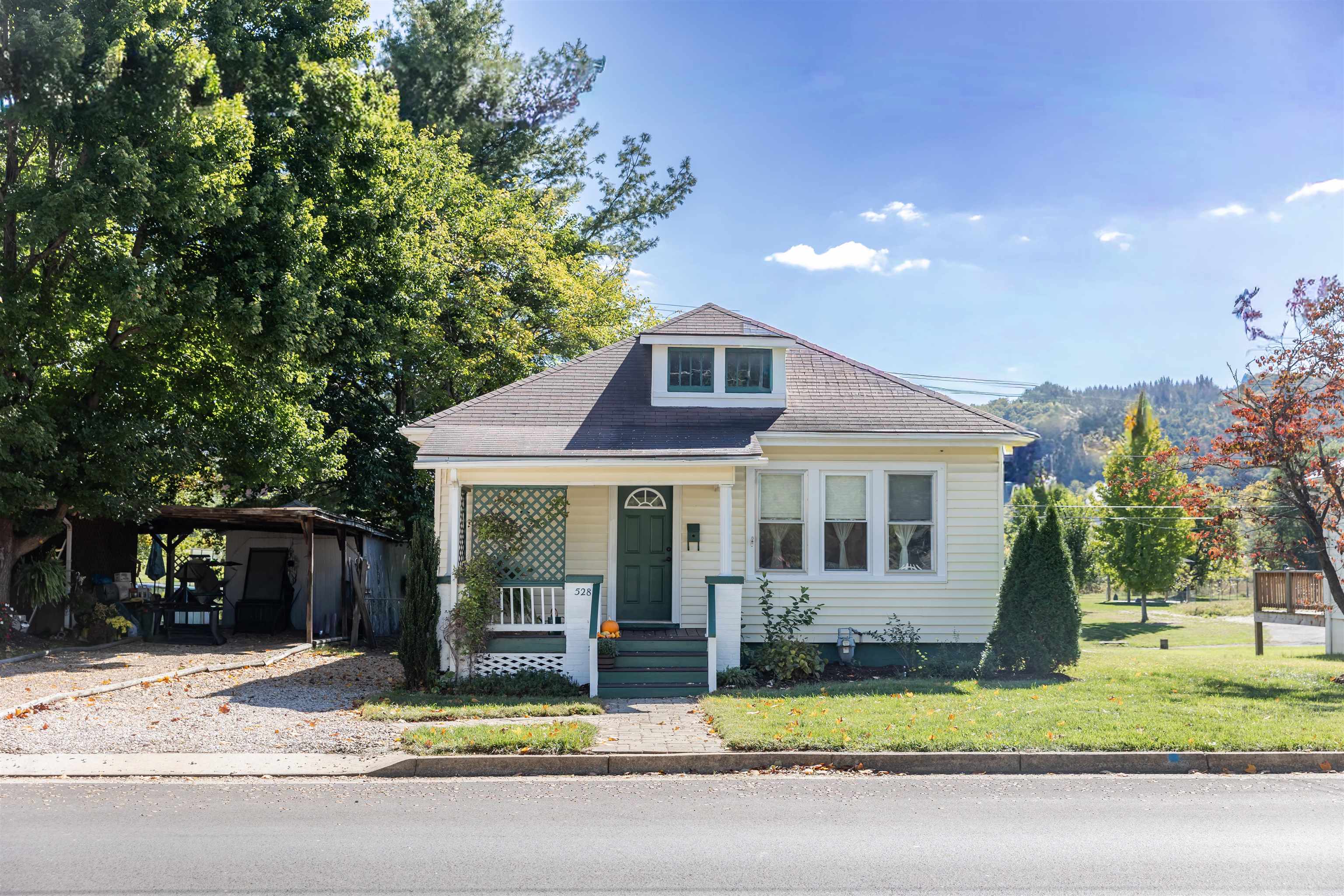 528 ARCH AVE, WAYNESBORO, Virginia 22980, 2 Bedrooms Bedrooms, ,1 BathroomBathrooms,Residential,528 ARCH AVE,670133 MLS # 670133