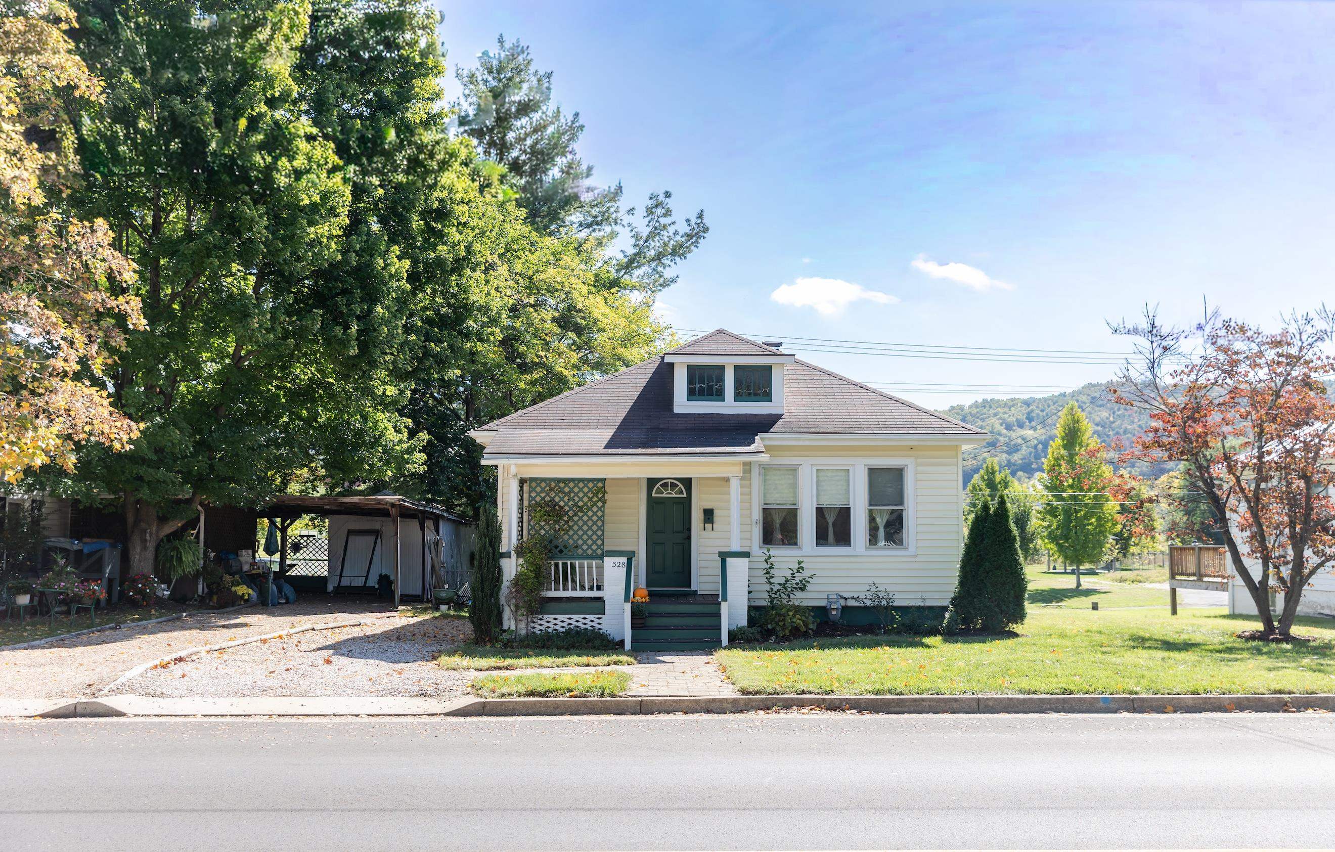 528 ARCH AVE, WAYNESBORO, Virginia 22980, 2 Bedrooms Bedrooms, ,1 BathroomBathrooms,Residential,528 ARCH AVE,670133 MLS # 670133