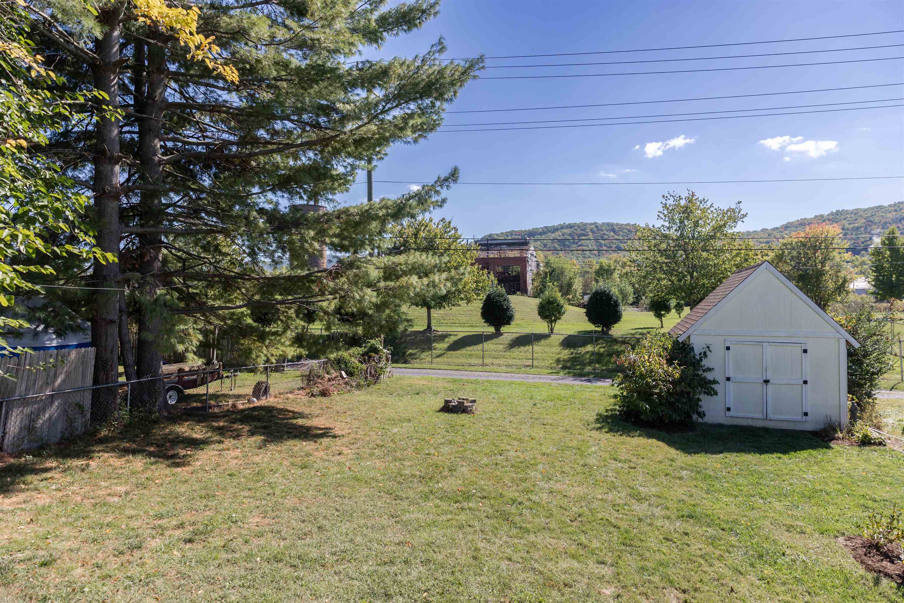 528 ARCH AVE, WAYNESBORO, Virginia 22980, 2 Bedrooms Bedrooms, ,1 BathroomBathrooms,Residential,528 ARCH AVE,670133 MLS # 670133