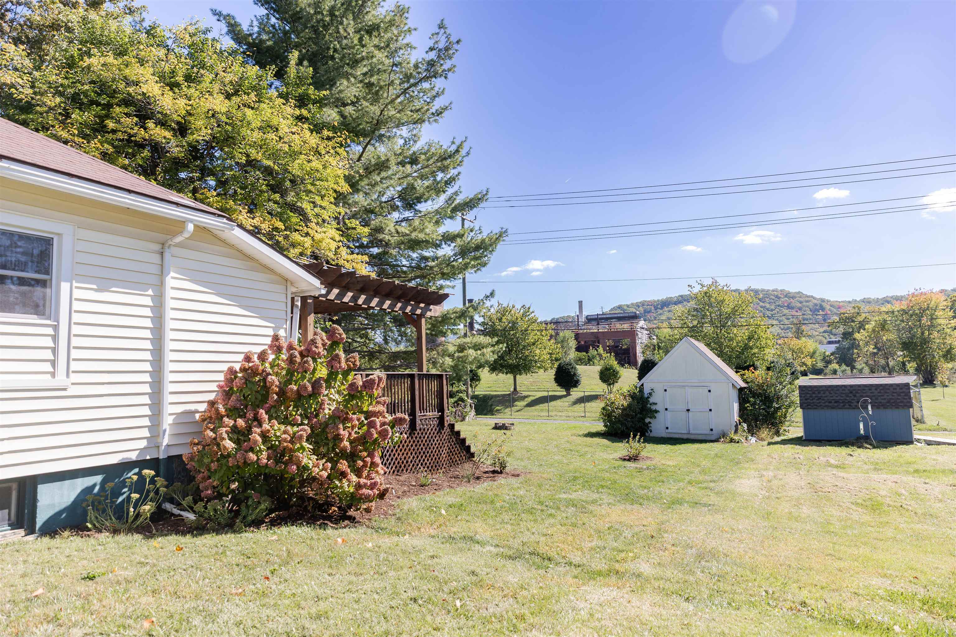 528 ARCH AVE, WAYNESBORO, Virginia 22980, 2 Bedrooms Bedrooms, ,1 BathroomBathrooms,Residential,528 ARCH AVE,670133 MLS # 670133