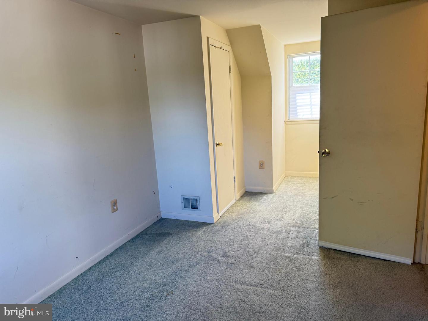 14288 LINDENDALE RD, WOODBRIDGE, Virginia 22193, 3 Bedrooms Bedrooms, ,1 BathroomBathrooms,Residential,For sale,14288 LINDENDALE RD,VAPW2103918 MLS # VAPW2103918