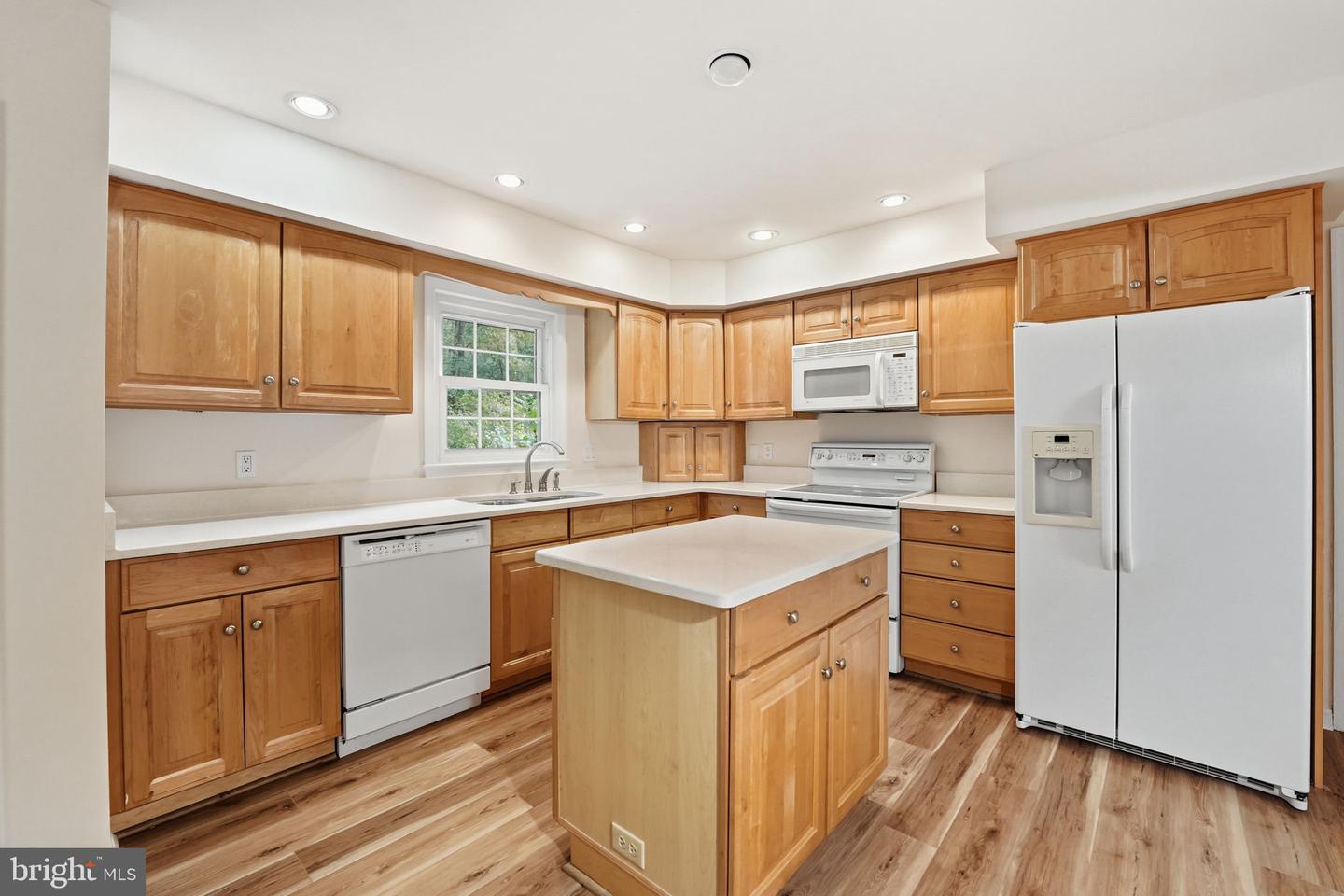 15998 COVE LN, DUMFRIES, Virginia 22025, 4 Bedrooms Bedrooms, ,3 BathroomsBathrooms,Residential,For sale,15998 COVE LN,VAPW2104028 MLS # VAPW2104028