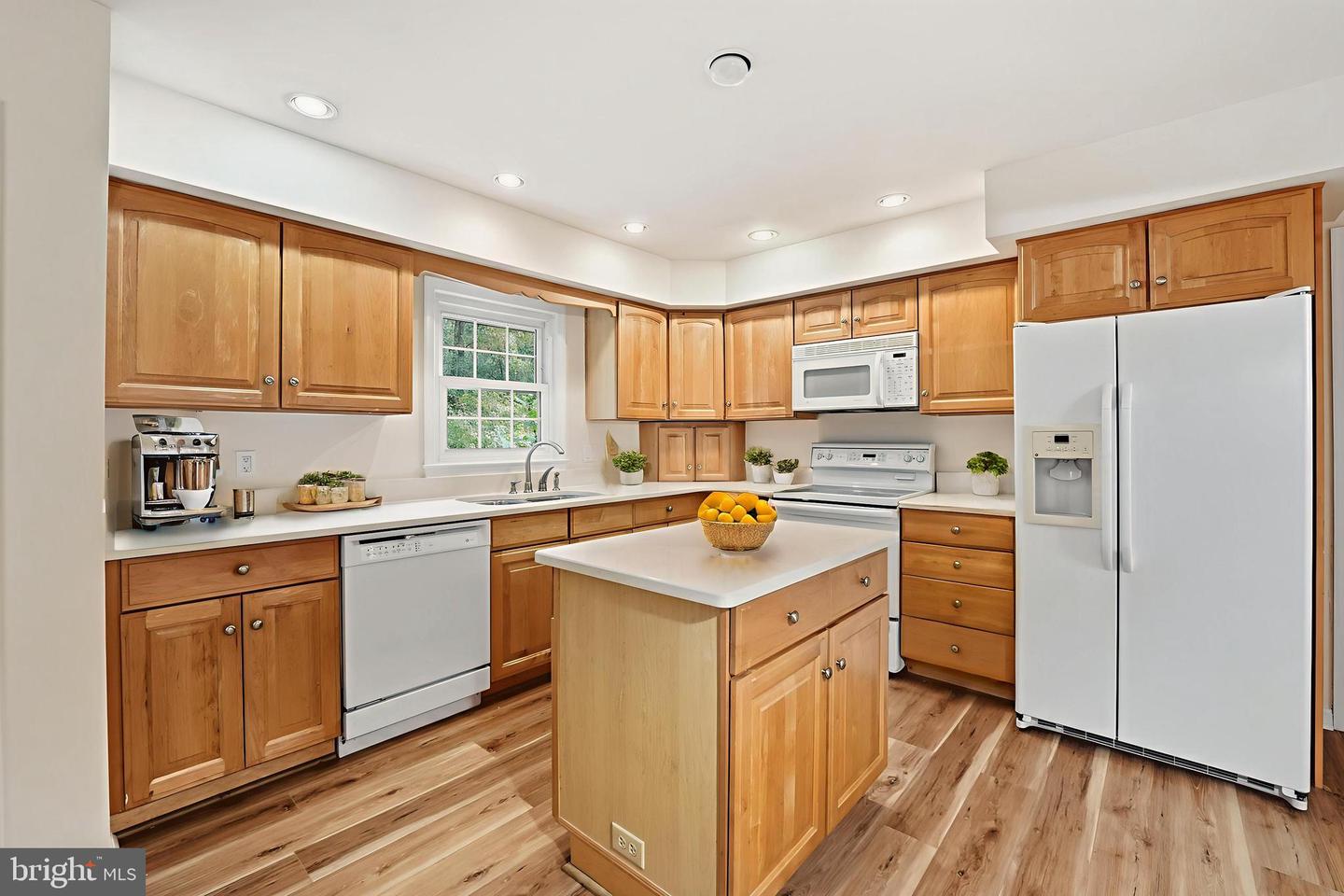 15998 COVE LN, DUMFRIES, Virginia 22025, 4 Bedrooms Bedrooms, ,3 BathroomsBathrooms,Residential,For sale,15998 COVE LN,VAPW2104028 MLS # VAPW2104028