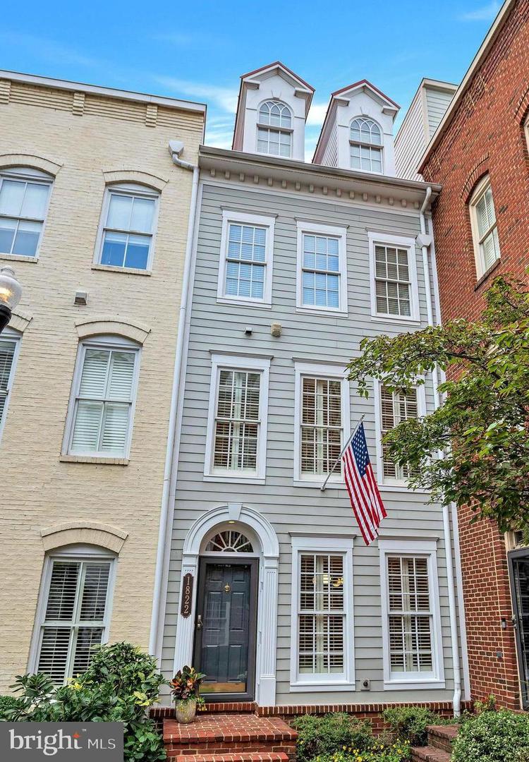 1822 POTOMAC GREENS DR, ALEXANDRIA, Virginia 22314, 3 Bedrooms Bedrooms, ,3 BathroomsBathrooms,Residential,For sale,1822 POTOMAC GREENS DR,VAAX2049852 MLS # VAAX2049852