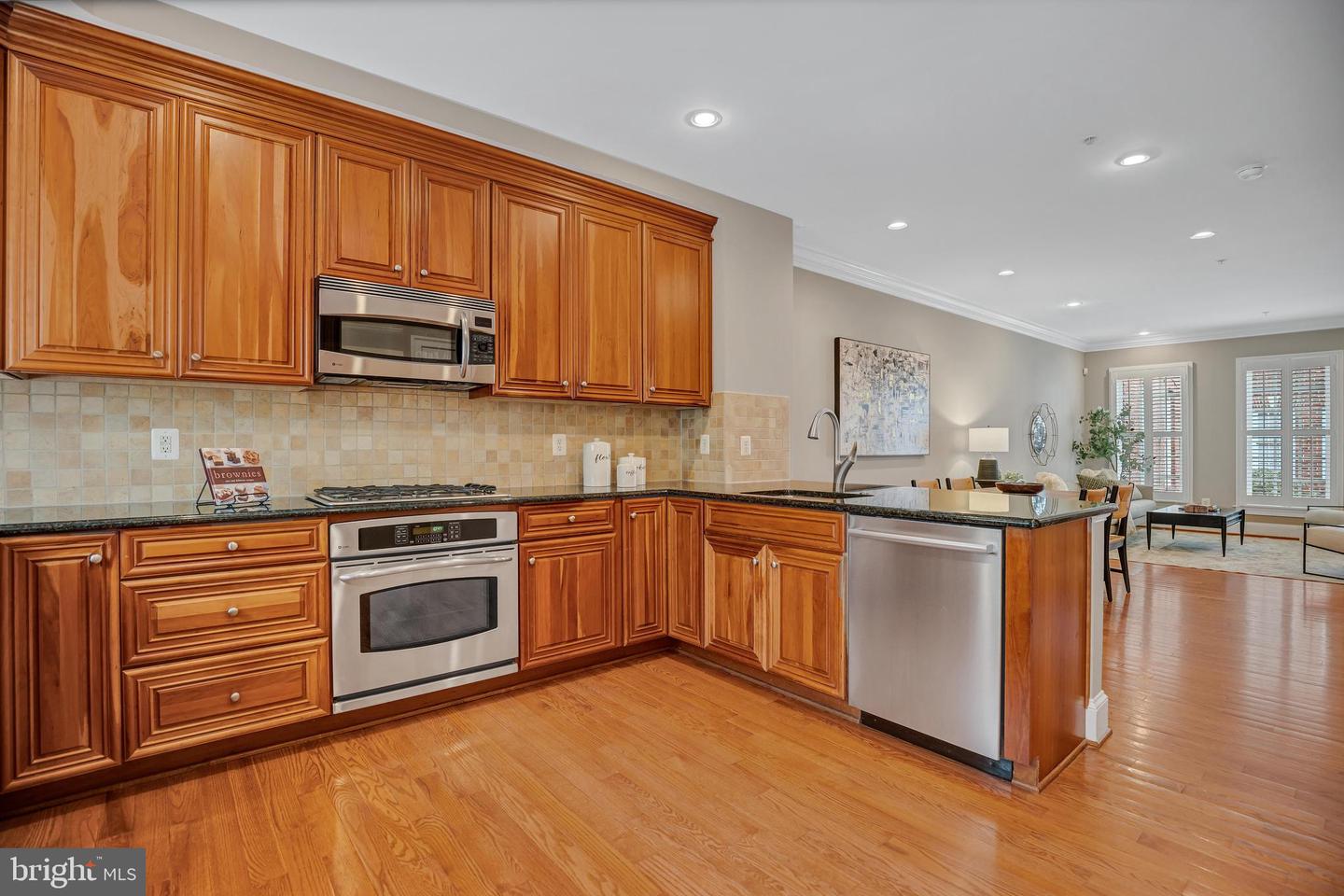 1822 POTOMAC GREENS DR, ALEXANDRIA, Virginia 22314, 3 Bedrooms Bedrooms, ,3 BathroomsBathrooms,Residential,For sale,1822 POTOMAC GREENS DR,VAAX2049852 MLS # VAAX2049852