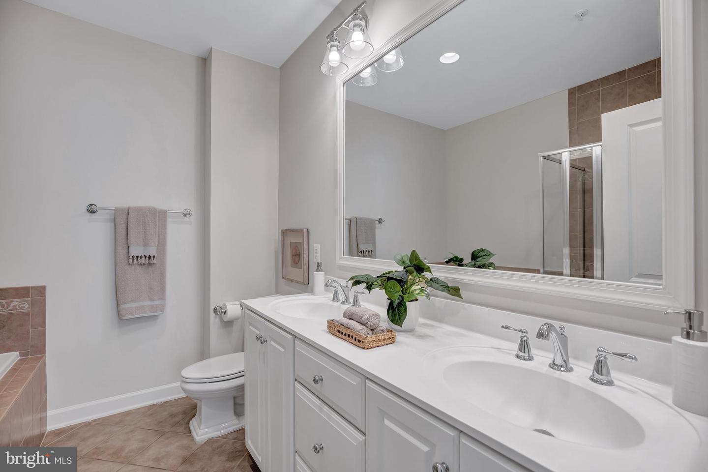 1822 POTOMAC GREENS DR, ALEXANDRIA, Virginia 22314, 3 Bedrooms Bedrooms, ,3 BathroomsBathrooms,Residential,For sale,1822 POTOMAC GREENS DR,VAAX2049852 MLS # VAAX2049852