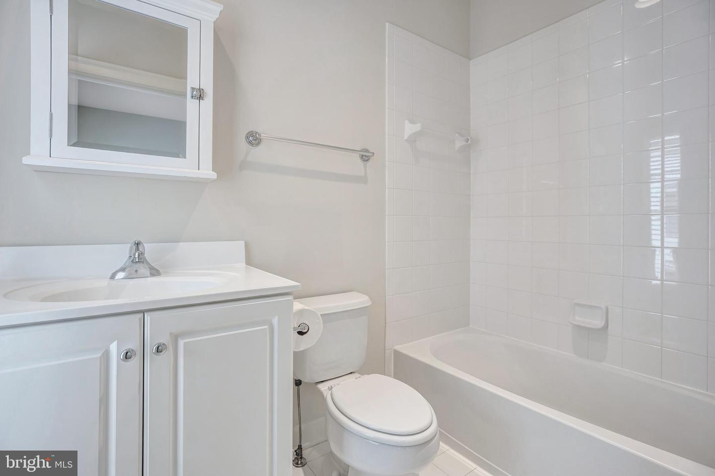 1822 POTOMAC GREENS DR, ALEXANDRIA, Virginia 22314, 3 Bedrooms Bedrooms, ,3 BathroomsBathrooms,Residential,For sale,1822 POTOMAC GREENS DR,VAAX2049852 MLS # VAAX2049852