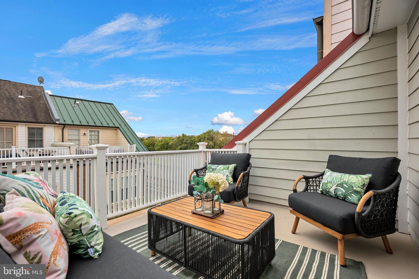 1822 POTOMAC GREENS DR, ALEXANDRIA, Virginia 22314, 3 Bedrooms Bedrooms, ,3 BathroomsBathrooms,Residential,For sale,1822 POTOMAC GREENS DR,VAAX2049852 MLS # VAAX2049852