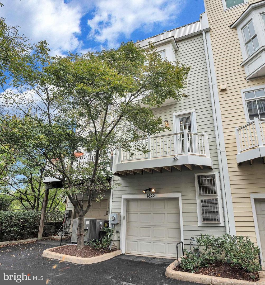 1822 POTOMAC GREENS DR, ALEXANDRIA, Virginia 22314, 3 Bedrooms Bedrooms, ,3 BathroomsBathrooms,Residential,For sale,1822 POTOMAC GREENS DR,VAAX2049852 MLS # VAAX2049852