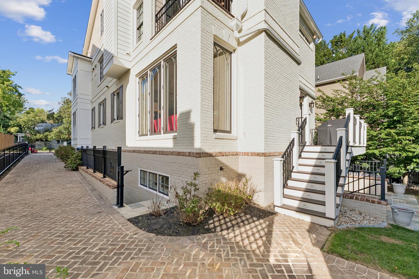 2600 12TH ST N, ARLINGTON, Virginia 22201, 5 Bedrooms Bedrooms, ,5 BathroomsBathrooms,Residential,For sale,2600 12TH ST N,VAAR2063884 MLS # VAAR2063884