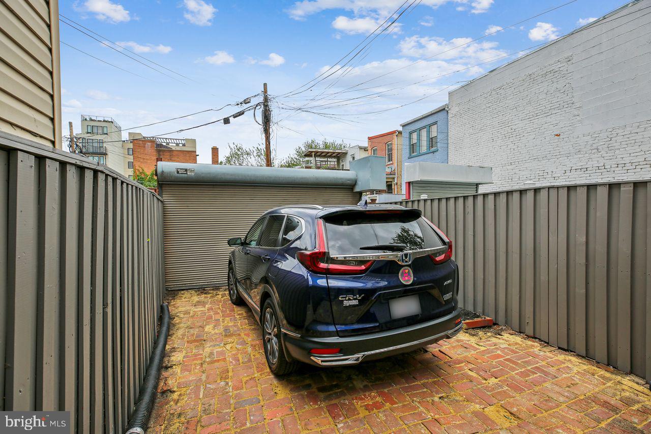 1124 G ST NE, WASHINGTON, District Of Columbia 20002, 4 Bedrooms Bedrooms, 8 Rooms Rooms,3 BathroomsBathrooms,Residential,For sale,1124 G ST NE,DCDC2223300 MLS # DCDC2223300