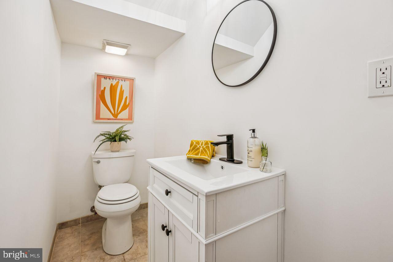 1124 G ST NE, WASHINGTON, District Of Columbia 20002, 4 Bedrooms Bedrooms, 8 Rooms Rooms,3 BathroomsBathrooms,Residential,For sale,1124 G ST NE,DCDC2223300 MLS # DCDC2223300