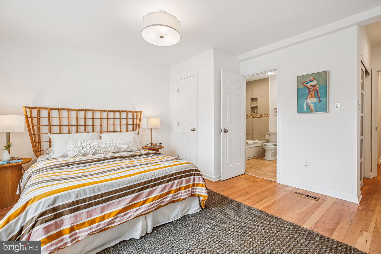 1124 G ST NE, WASHINGTON, District Of Columbia 20002, 4 Bedrooms Bedrooms, 8 Rooms Rooms,3 BathroomsBathrooms,Residential,For sale,1124 G ST NE,DCDC2223300 MLS # DCDC2223300