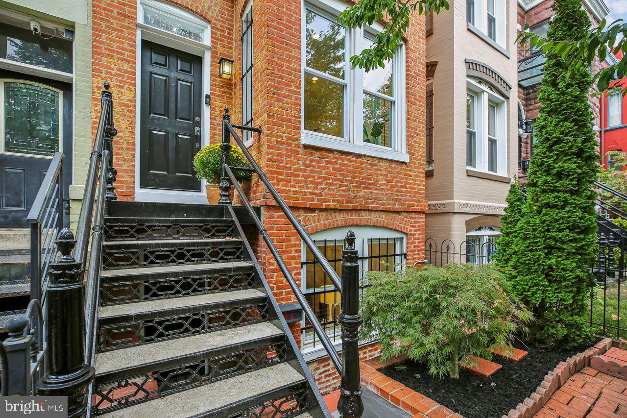 1124 G ST NE, WASHINGTON, District Of Columbia 20002, 4 Bedrooms Bedrooms, 8 Rooms Rooms,3 BathroomsBathrooms,Residential,For sale,1124 G ST NE,DCDC2223300 MLS # DCDC2223300