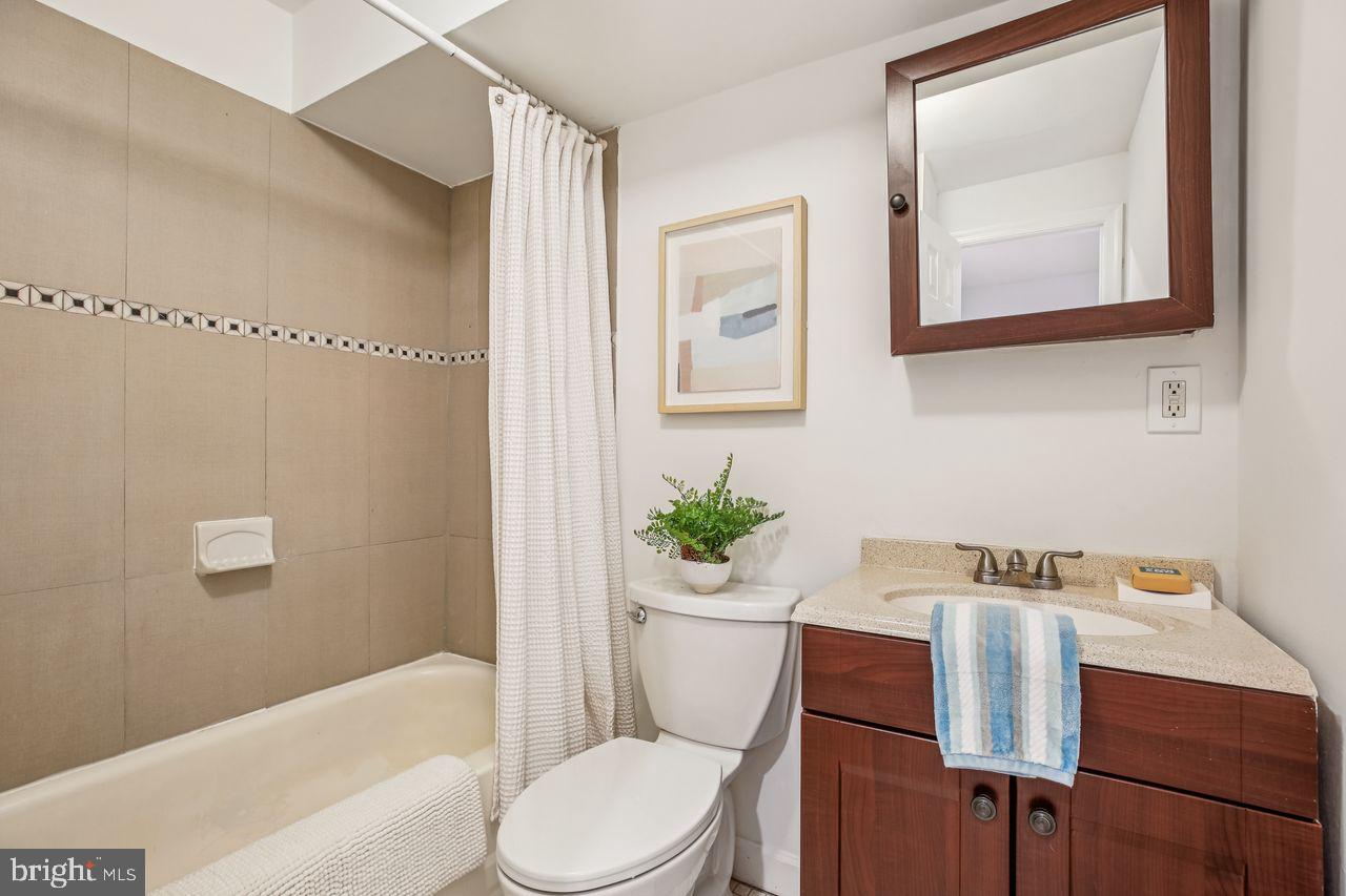 1124 G ST NE, WASHINGTON, District Of Columbia 20002, 4 Bedrooms Bedrooms, 8 Rooms Rooms,3 BathroomsBathrooms,Residential,For sale,1124 G ST NE,DCDC2223300 MLS # DCDC2223300