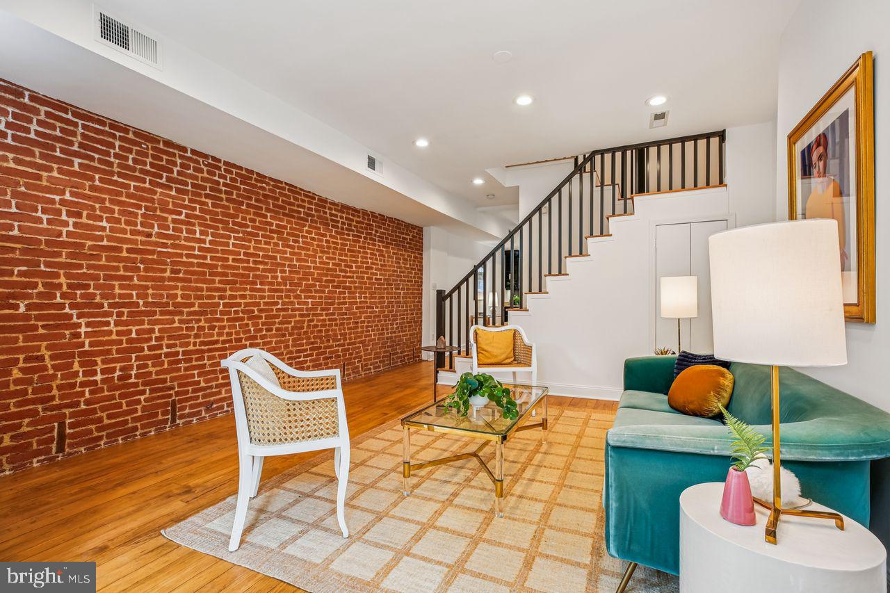 1124 G ST NE, WASHINGTON, District Of Columbia 20002, 4 Bedrooms Bedrooms, 8 Rooms Rooms,3 BathroomsBathrooms,Residential,For sale,1124 G ST NE,DCDC2223300 MLS # DCDC2223300
