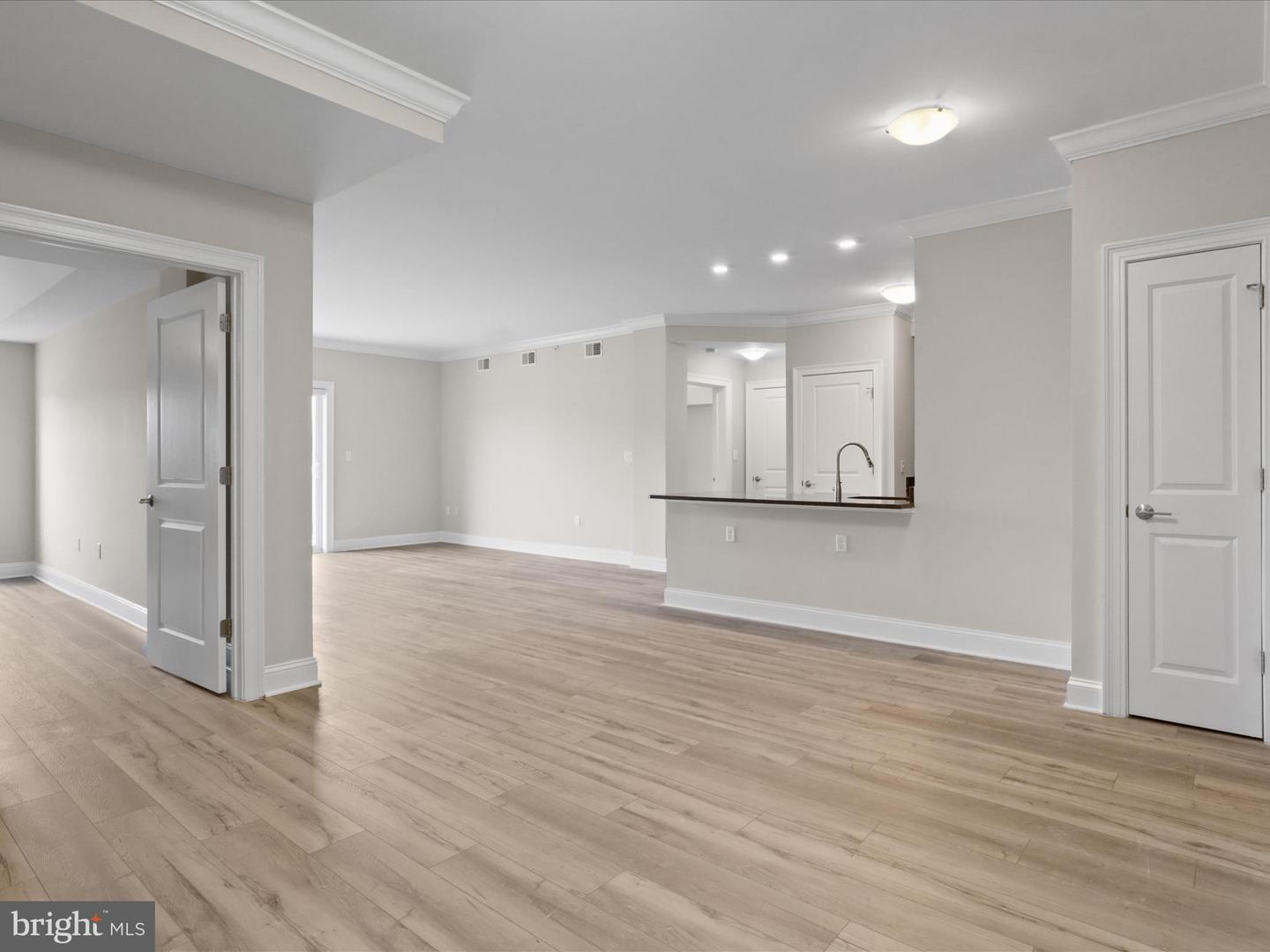 6301 EDSALL RD #424, ALEXANDRIA, Virginia 22312, 2 Bedrooms Bedrooms, 4 Rooms Rooms,2 BathroomsBathrooms,Residential,For sale,6301 EDSALL RD #424,VAFX2268318 MLS # VAFX2268318
