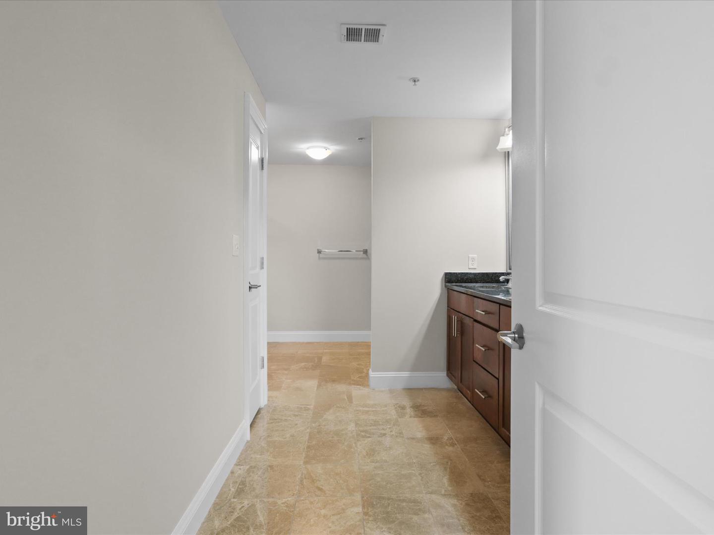 6301 EDSALL RD #424, ALEXANDRIA, Virginia 22312, 2 Bedrooms Bedrooms, 4 Rooms Rooms,2 BathroomsBathrooms,Residential,For sale,6301 EDSALL RD #424,VAFX2268318 MLS # VAFX2268318
