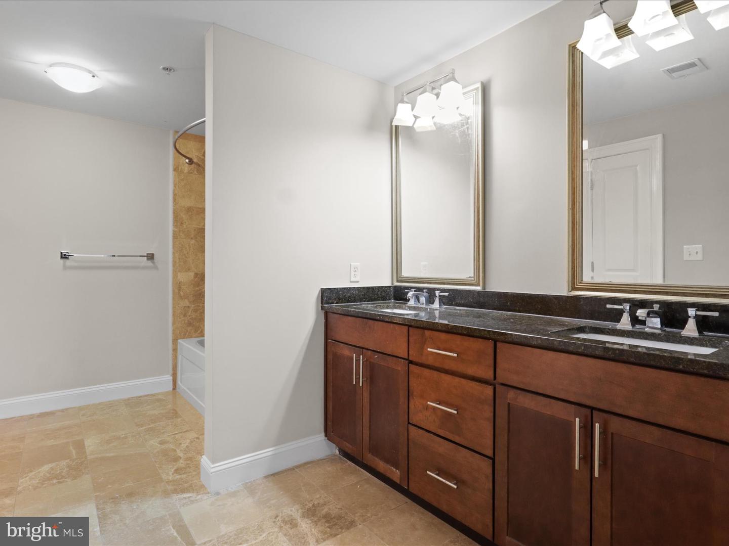 6301 EDSALL RD #424, ALEXANDRIA, Virginia 22312, 2 Bedrooms Bedrooms, 4 Rooms Rooms,2 BathroomsBathrooms,Residential,For sale,6301 EDSALL RD #424,VAFX2268318 MLS # VAFX2268318