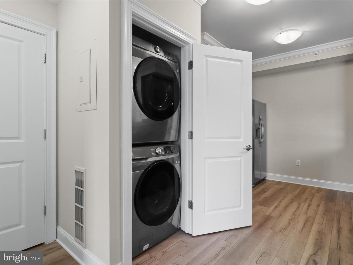 6301 EDSALL RD #424, ALEXANDRIA, Virginia 22312, 2 Bedrooms Bedrooms, 4 Rooms Rooms,2 BathroomsBathrooms,Residential,For sale,6301 EDSALL RD #424,VAFX2268318 MLS # VAFX2268318
