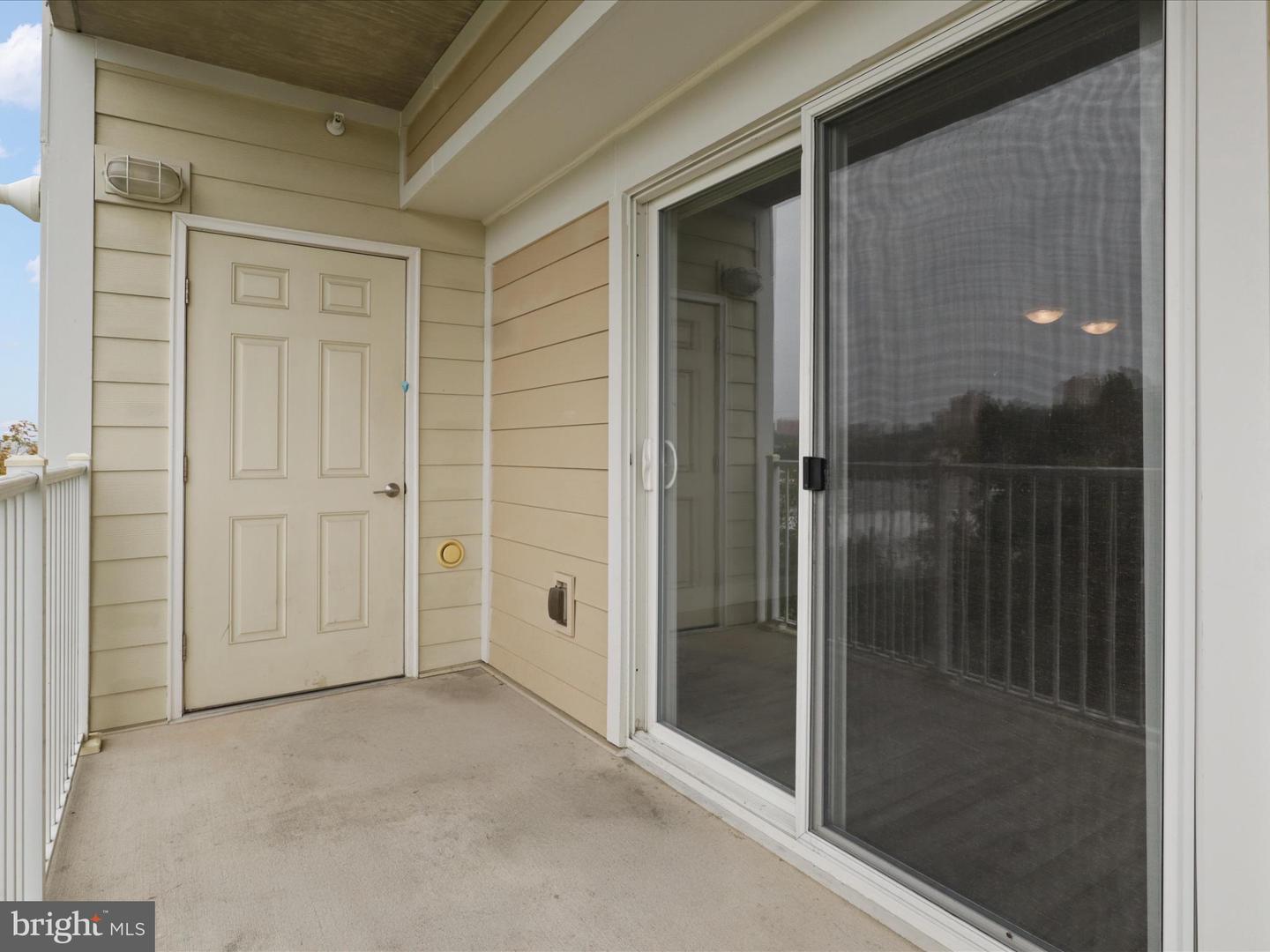6301 EDSALL RD #424, ALEXANDRIA, Virginia 22312, 2 Bedrooms Bedrooms, 4 Rooms Rooms,2 BathroomsBathrooms,Residential,For sale,6301 EDSALL RD #424,VAFX2268318 MLS # VAFX2268318