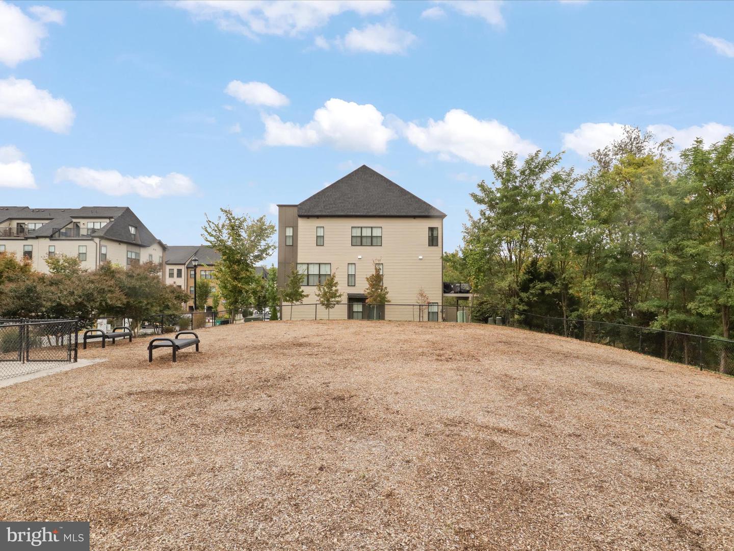 6301 EDSALL RD #424, ALEXANDRIA, Virginia 22312, 2 Bedrooms Bedrooms, 4 Rooms Rooms,2 BathroomsBathrooms,Residential,For sale,6301 EDSALL RD #424,VAFX2268318 MLS # VAFX2268318