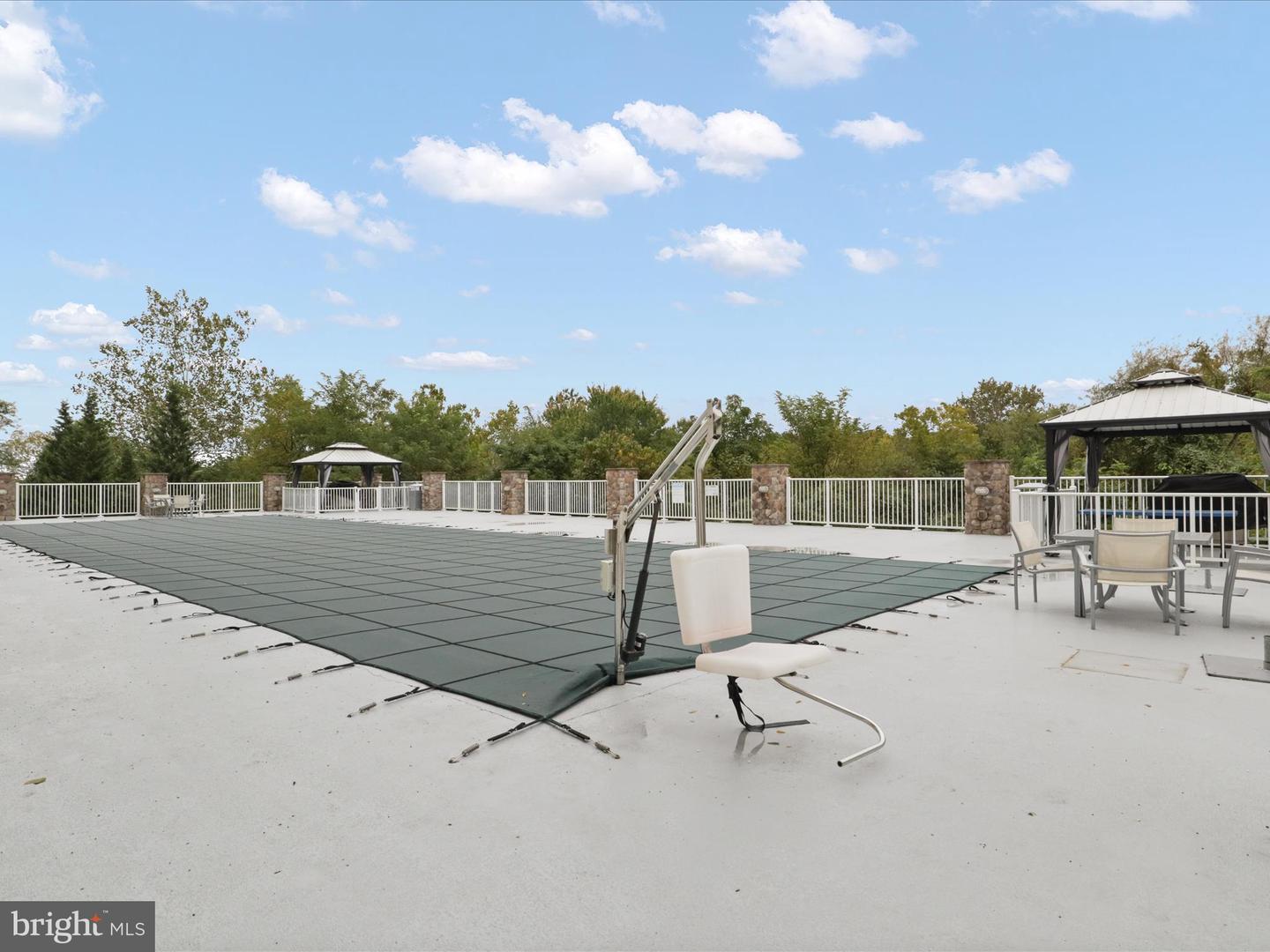 6301 EDSALL RD #424, ALEXANDRIA, Virginia 22312, 2 Bedrooms Bedrooms, 4 Rooms Rooms,2 BathroomsBathrooms,Residential,For sale,6301 EDSALL RD #424,VAFX2268318 MLS # VAFX2268318