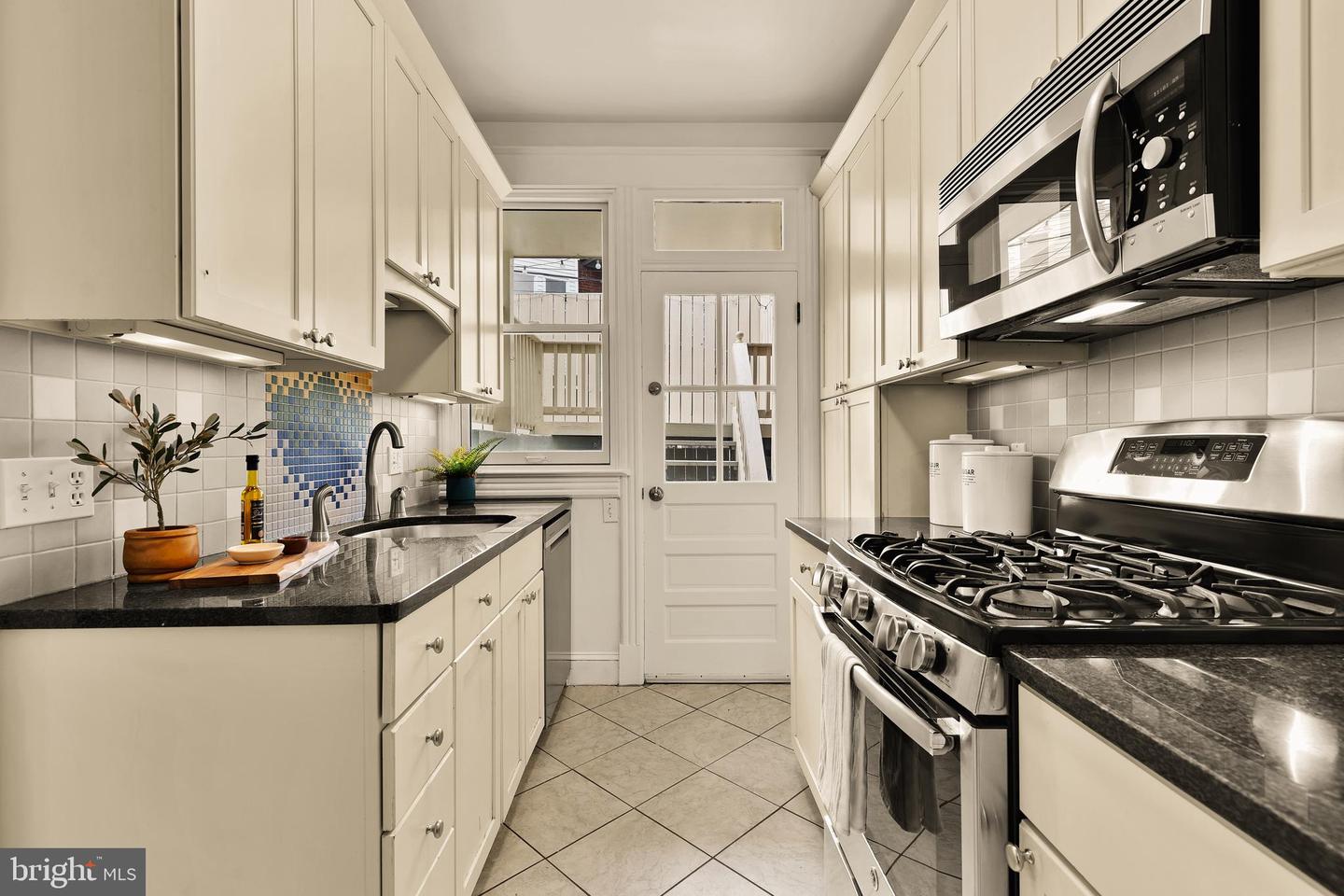 222 TENNESSEE AVE NE, WASHINGTON, District Of Columbia 20002, 4 Bedrooms Bedrooms, ,2 BathroomsBathrooms,Residential,For sale,222 TENNESSEE AVE NE,DCDC2223384 MLS # DCDC2223384