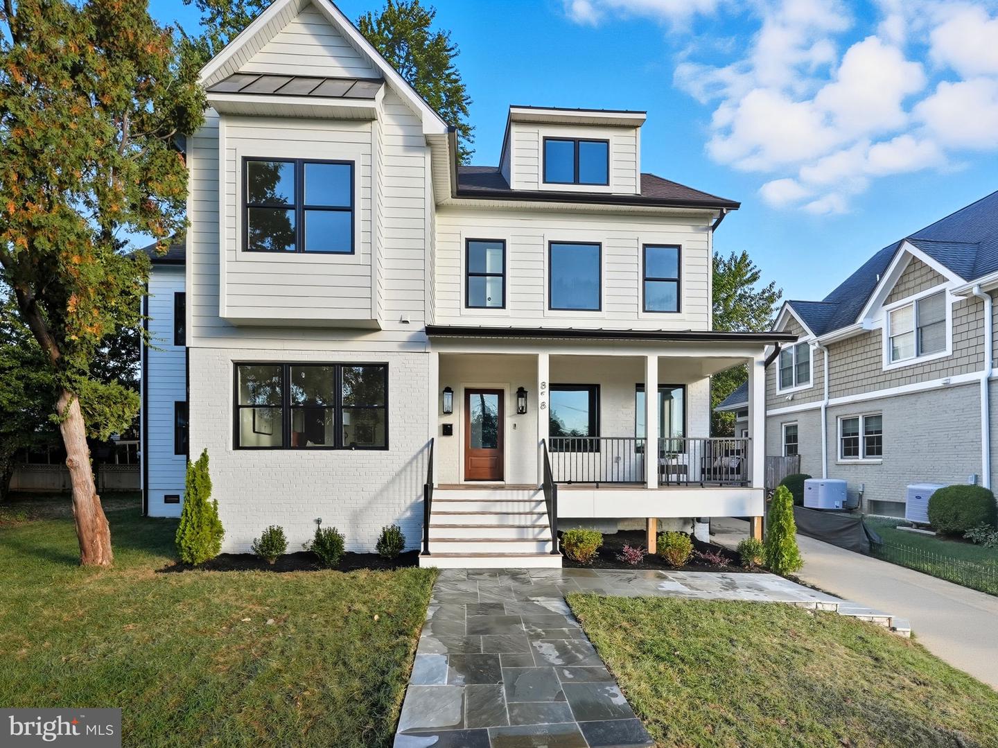 858 N GREENBRIER ST, ARLINGTON, Virginia 22205, 6 Bedrooms Bedrooms, ,5 BathroomsBathrooms,Residential,For sale,858 N GREENBRIER ST,VAAR2063990 MLS # VAAR2063990