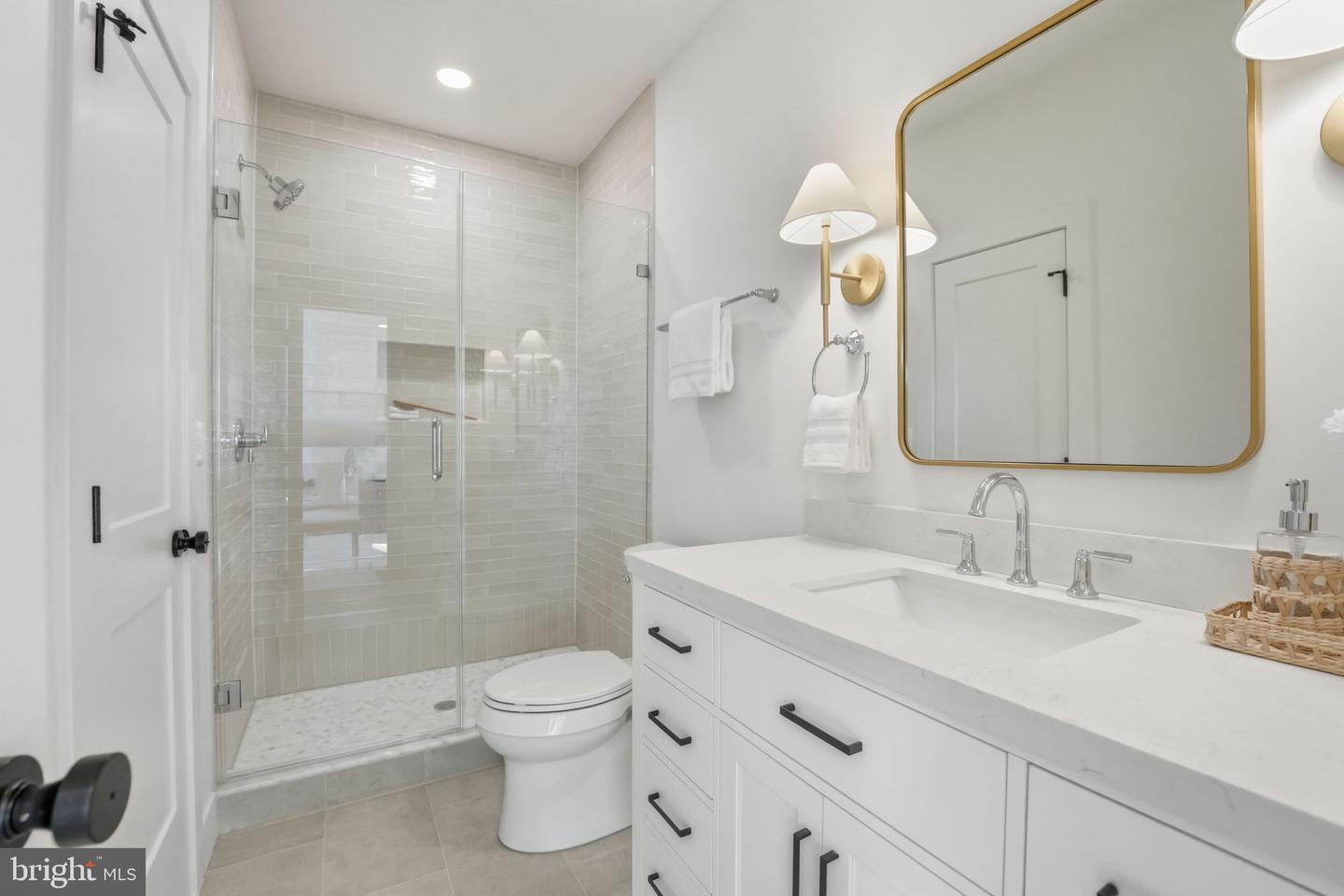 858 N GREENBRIER ST, ARLINGTON, Virginia 22205, 6 Bedrooms Bedrooms, ,5 BathroomsBathrooms,Residential,For sale,858 N GREENBRIER ST,VAAR2063990 MLS # VAAR2063990