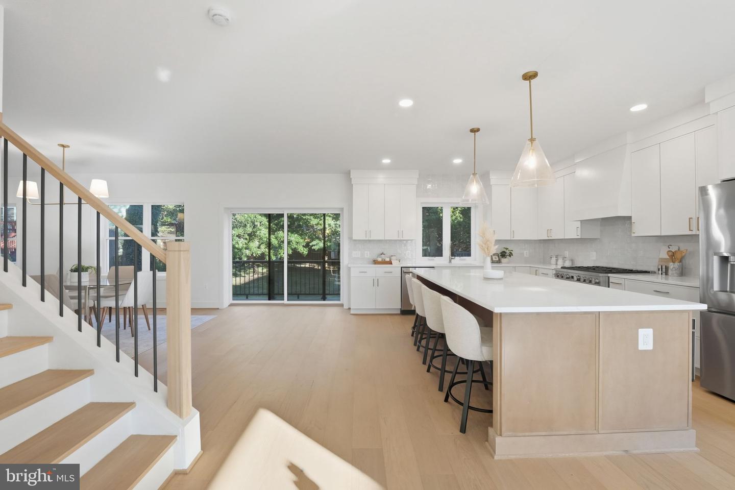 858 N GREENBRIER ST, ARLINGTON, Virginia 22205, 6 Bedrooms Bedrooms, ,5 BathroomsBathrooms,Residential,For sale,858 N GREENBRIER ST,VAAR2063990 MLS # VAAR2063990
