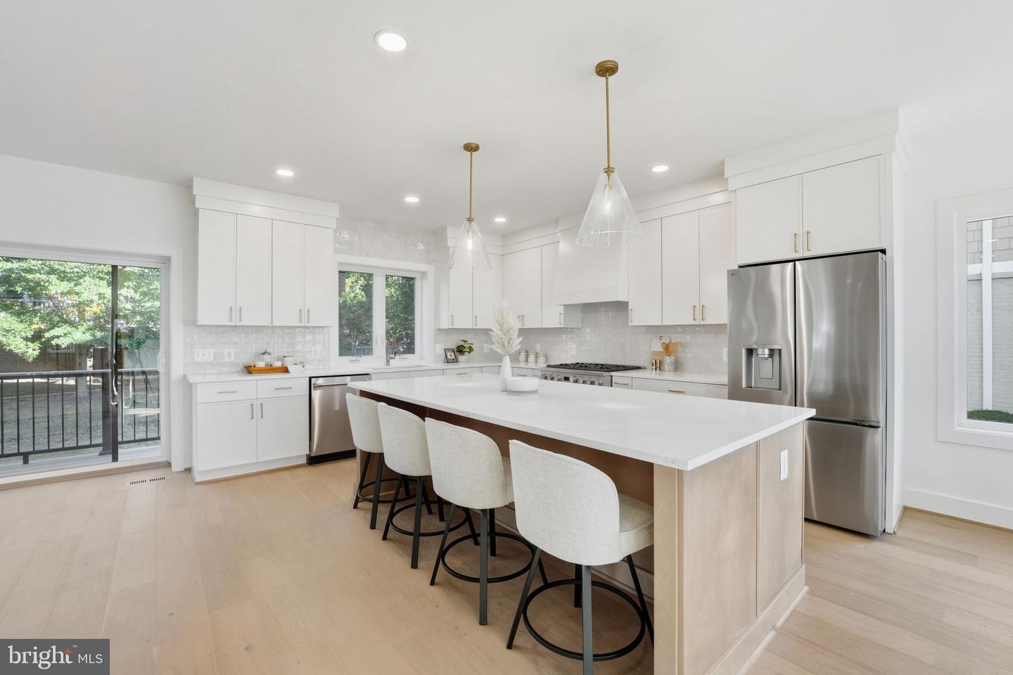 858 N GREENBRIER ST, ARLINGTON, Virginia 22205, 6 Bedrooms Bedrooms, ,5 BathroomsBathrooms,Residential,For sale,858 N GREENBRIER ST,VAAR2063990 MLS # VAAR2063990