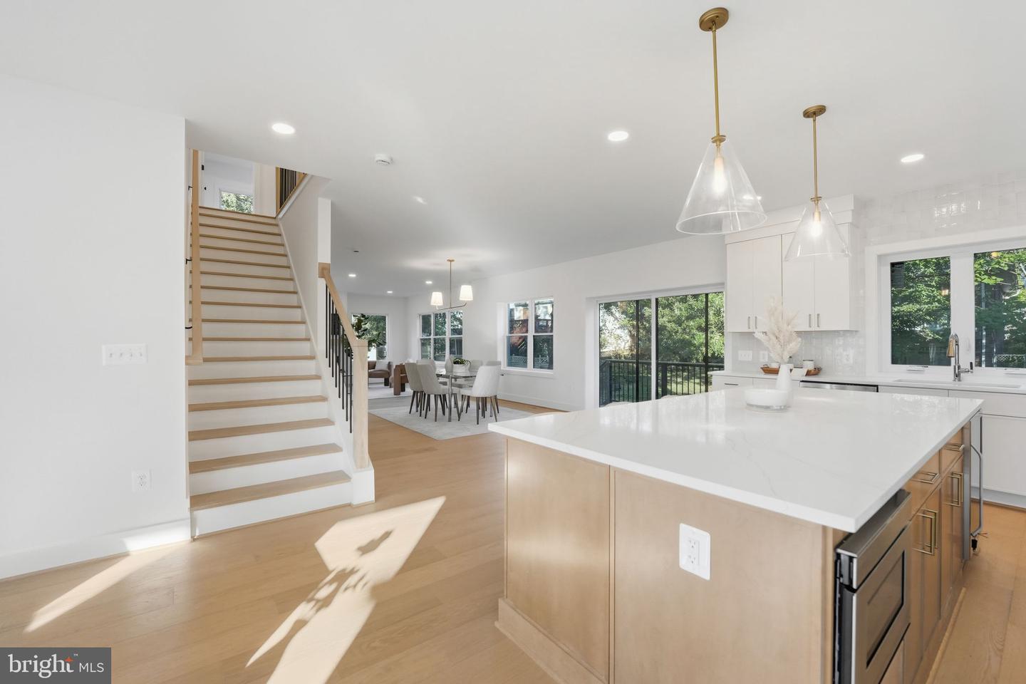 858 N GREENBRIER ST, ARLINGTON, Virginia 22205, 6 Bedrooms Bedrooms, ,5 BathroomsBathrooms,Residential,For sale,858 N GREENBRIER ST,VAAR2063990 MLS # VAAR2063990