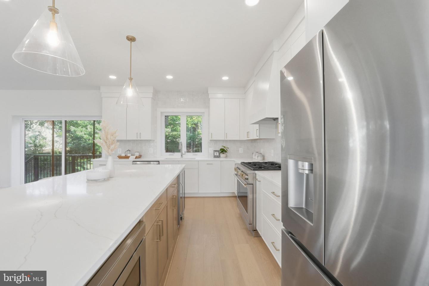 858 N GREENBRIER ST, ARLINGTON, Virginia 22205, 6 Bedrooms Bedrooms, ,5 BathroomsBathrooms,Residential,For sale,858 N GREENBRIER ST,VAAR2063990 MLS # VAAR2063990