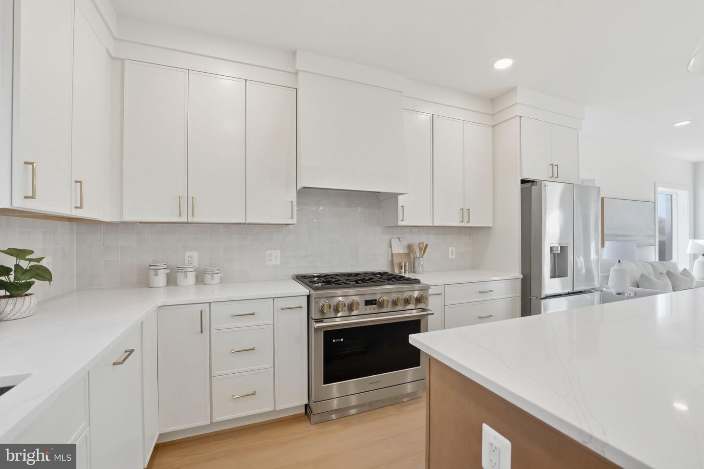 858 N GREENBRIER ST, ARLINGTON, Virginia 22205, 6 Bedrooms Bedrooms, ,5 BathroomsBathrooms,Residential,For sale,858 N GREENBRIER ST,VAAR2063990 MLS # VAAR2063990
