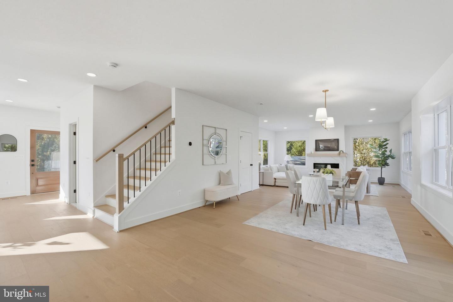 858 N GREENBRIER ST, ARLINGTON, Virginia 22205, 6 Bedrooms Bedrooms, ,5 BathroomsBathrooms,Residential,For sale,858 N GREENBRIER ST,VAAR2063990 MLS # VAAR2063990
