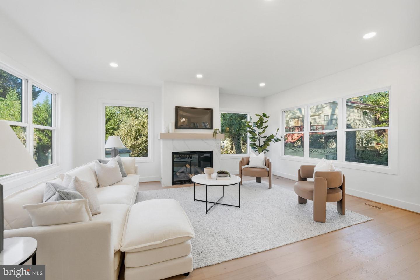 858 N GREENBRIER ST, ARLINGTON, Virginia 22205, 6 Bedrooms Bedrooms, ,5 BathroomsBathrooms,Residential,For sale,858 N GREENBRIER ST,VAAR2063990 MLS # VAAR2063990