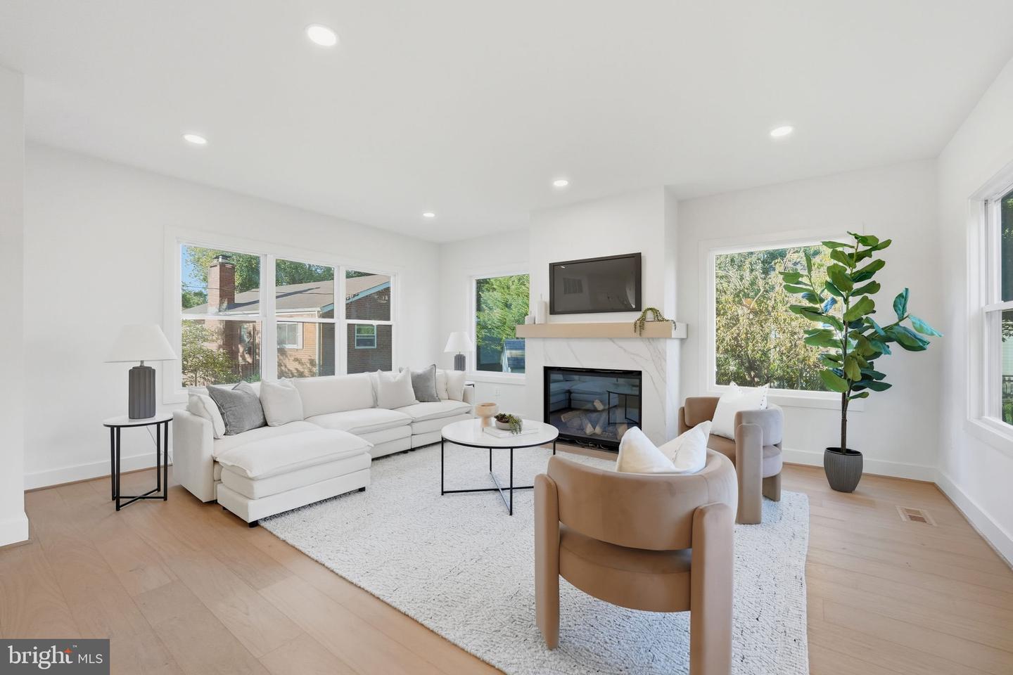 858 N GREENBRIER ST, ARLINGTON, Virginia 22205, 6 Bedrooms Bedrooms, ,5 BathroomsBathrooms,Residential,For sale,858 N GREENBRIER ST,VAAR2063990 MLS # VAAR2063990