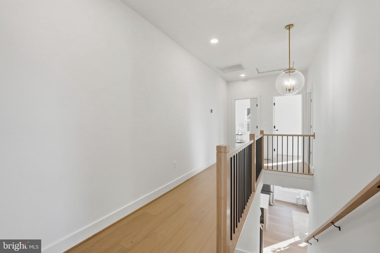 858 N GREENBRIER ST, ARLINGTON, Virginia 22205, 6 Bedrooms Bedrooms, ,5 BathroomsBathrooms,Residential,For sale,858 N GREENBRIER ST,VAAR2063990 MLS # VAAR2063990