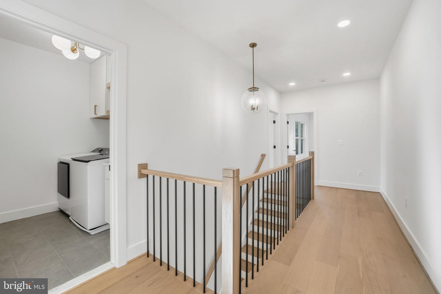 858 N GREENBRIER ST, ARLINGTON, Virginia 22205, 6 Bedrooms Bedrooms, ,5 BathroomsBathrooms,Residential,For sale,858 N GREENBRIER ST,VAAR2063990 MLS # VAAR2063990