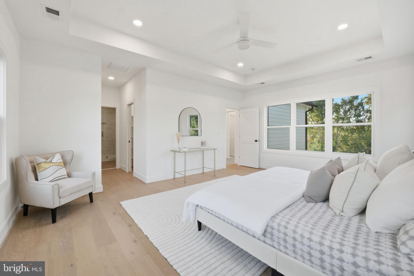858 N GREENBRIER ST, ARLINGTON, Virginia 22205, 6 Bedrooms Bedrooms, ,5 BathroomsBathrooms,Residential,For sale,858 N GREENBRIER ST,VAAR2063990 MLS # VAAR2063990