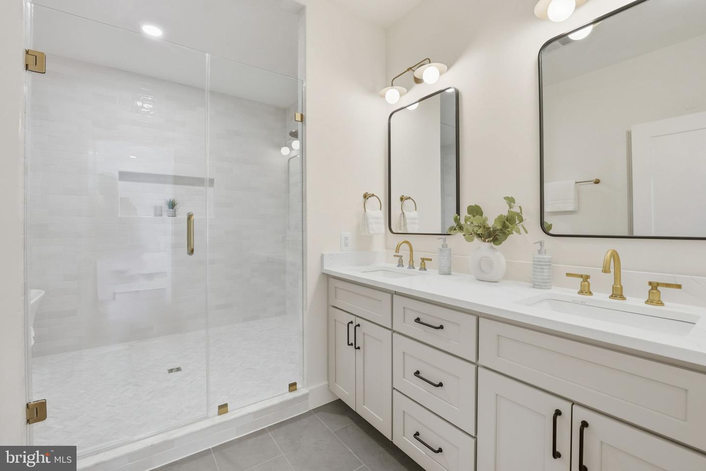 858 N GREENBRIER ST, ARLINGTON, Virginia 22205, 6 Bedrooms Bedrooms, ,5 BathroomsBathrooms,Residential,For sale,858 N GREENBRIER ST,VAAR2063990 MLS # VAAR2063990