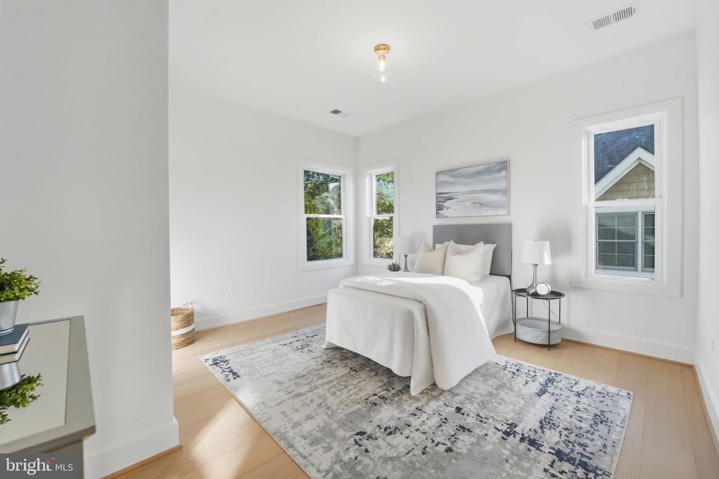 858 N GREENBRIER ST, ARLINGTON, Virginia 22205, 6 Bedrooms Bedrooms, ,5 BathroomsBathrooms,Residential,For sale,858 N GREENBRIER ST,VAAR2063990 MLS # VAAR2063990