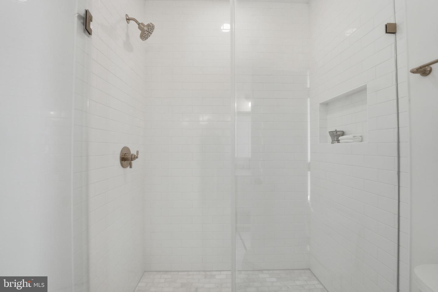 858 N GREENBRIER ST, ARLINGTON, Virginia 22205, 6 Bedrooms Bedrooms, ,5 BathroomsBathrooms,Residential,For sale,858 N GREENBRIER ST,VAAR2063990 MLS # VAAR2063990