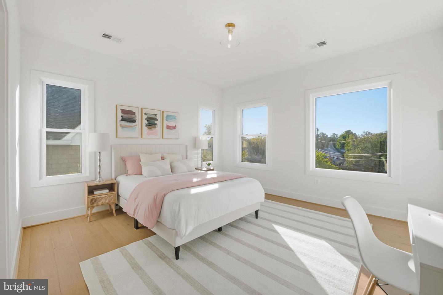 858 N GREENBRIER ST, ARLINGTON, Virginia 22205, 6 Bedrooms Bedrooms, ,5 BathroomsBathrooms,Residential,For sale,858 N GREENBRIER ST,VAAR2063990 MLS # VAAR2063990