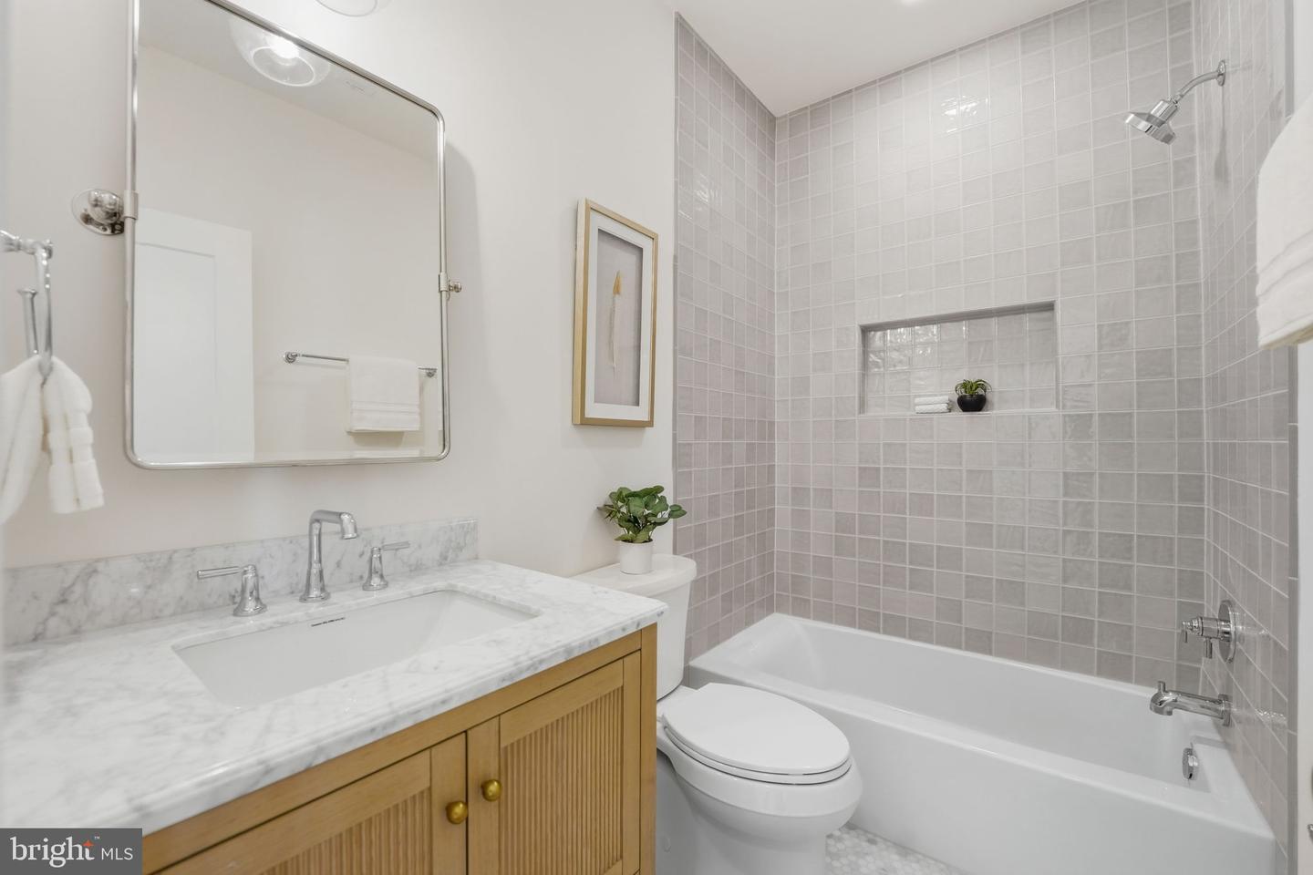 858 N GREENBRIER ST, ARLINGTON, Virginia 22205, 6 Bedrooms Bedrooms, ,5 BathroomsBathrooms,Residential,For sale,858 N GREENBRIER ST,VAAR2063990 MLS # VAAR2063990
