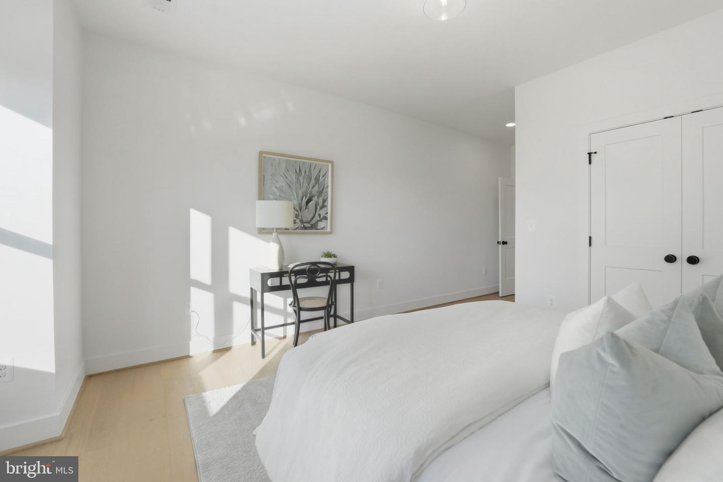 858 N GREENBRIER ST, ARLINGTON, Virginia 22205, 6 Bedrooms Bedrooms, ,5 BathroomsBathrooms,Residential,For sale,858 N GREENBRIER ST,VAAR2063990 MLS # VAAR2063990
